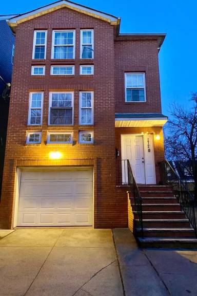 Main picture of 172 Seymour Ave