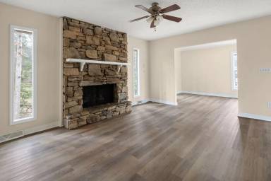 Main picture of 5 Redfern Ct