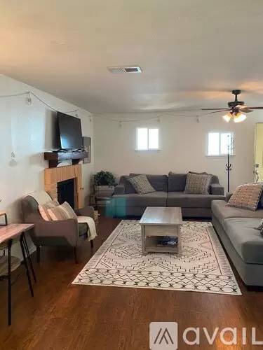 Main picture of 2505 Parker Ln