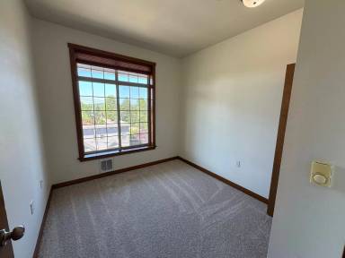 Main picture of 910 Gladstone St
