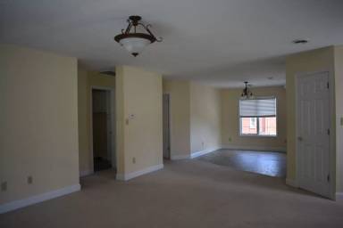 Main picture of 244 N Hampton St