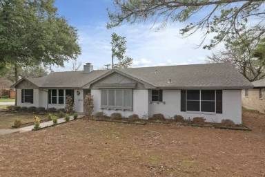 Main picture of Yolanda Drive Entire House