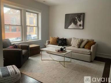 Main picture of 831 W Altgeld St
