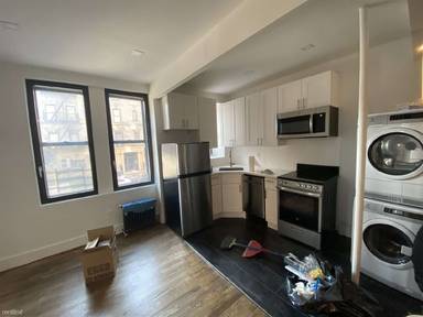 Main picture of W Broadway