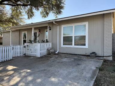 Main picture of 121 N Meadow St