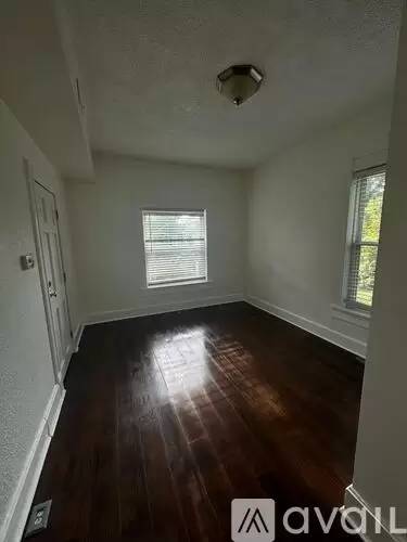 Main picture of 5051 N Raleigh St