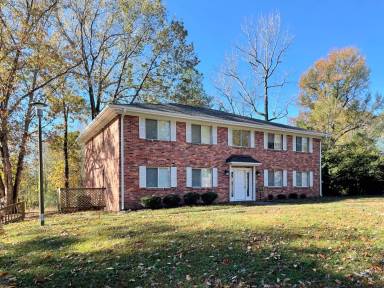 Main picture of 151 Albemarle Dr