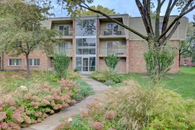 Main picture of 7414 W 22nd St