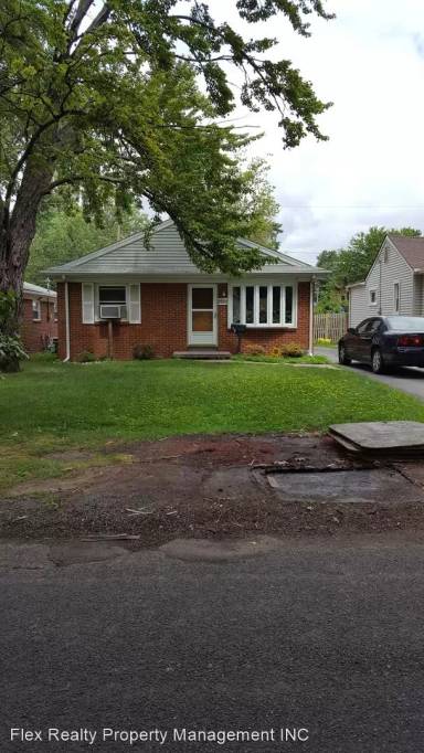 Main picture of 2002 Christian Ave