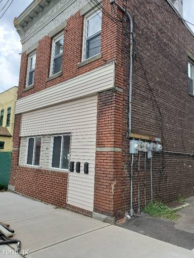 Main picture of 305 Pershing Ave