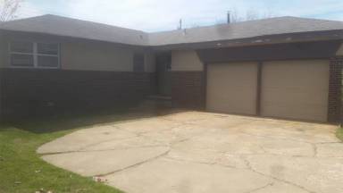 Main picture of 2704 SW 55th St