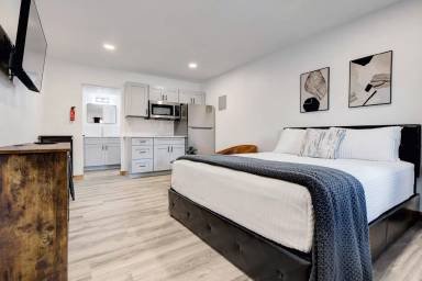 Main picture of 191 Evans Ave