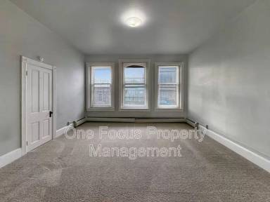 Main picture of 109 1/2 E Main St