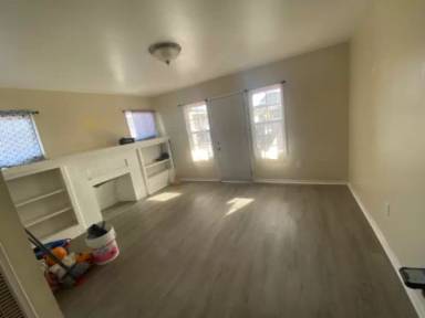 Main picture of 323 W 80th St