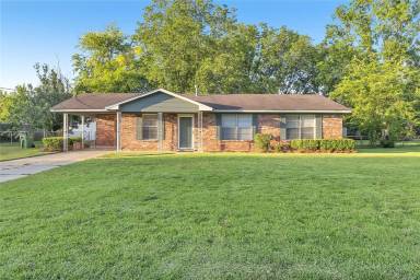 Main picture of 4711 Banyan Dr