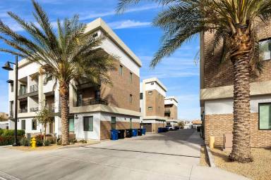 Main picture of 410 W 7th St Apartments