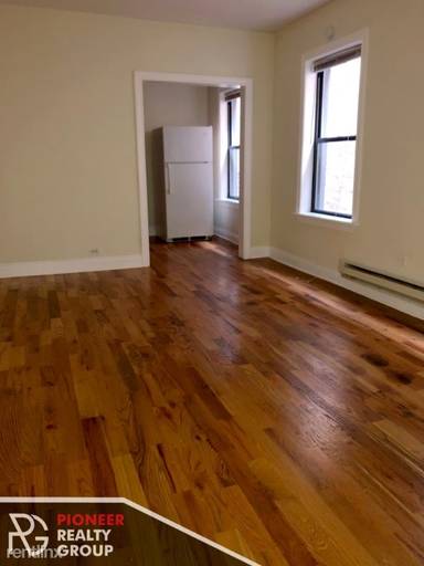 Main picture of 1347 N Dearborn St