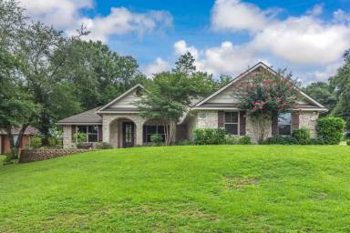 Main picture of 207 Seneca Trl