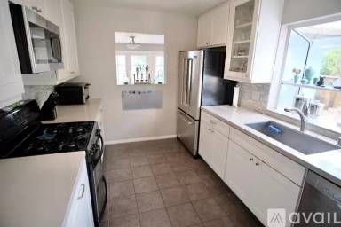 Main picture of 5712 W 75th St