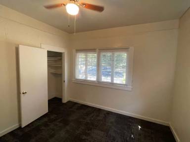 Main picture of 451 E 8th St