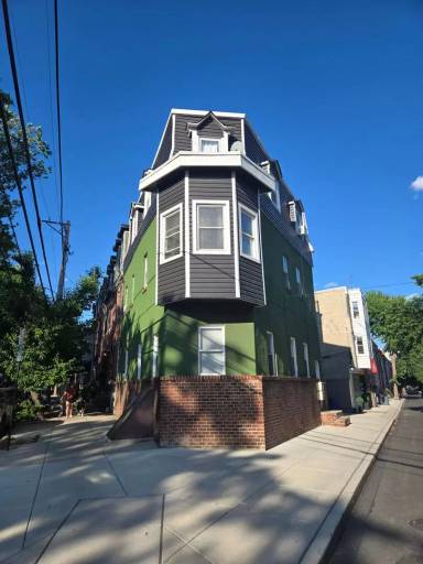 Main picture of 2435 Grays Ferry Ave
