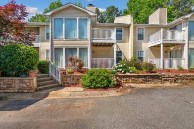 Main picture of 803 Augusta Dr SE