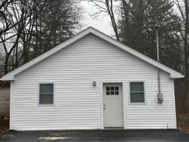 Main picture of 2005 Howells Ln