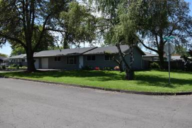 Main picture of 3102 Pine St SE