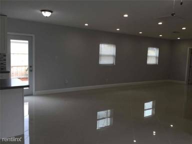 Main picture of 510 NE 61st St
