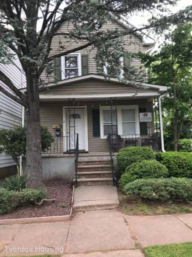 Main picture of 69 Senior St