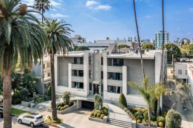 Main picture of 121 N Hamilton Dr