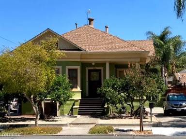 Main picture of 264 N 13th St