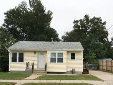 Main picture of 415 18th St SE