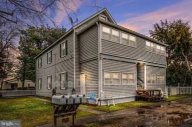 Main picture of 961 Bryant Ave