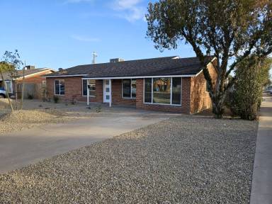 Main picture of 2203 E Devonshire Ave