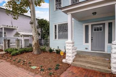 Main picture of 307 W Henry St
