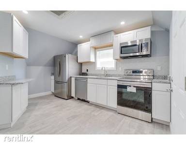 Main picture of 12 Colonial Ave