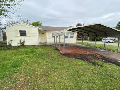 Main picture of 404 S 200th East Ave