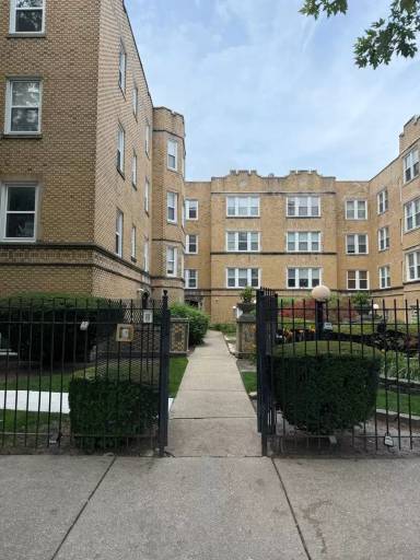Main picture of 6312 N Richmond St