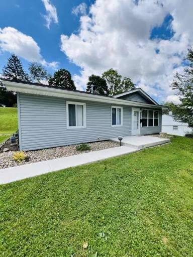 Main picture of 350 Leonard Dr