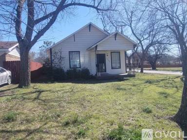Main picture of 1702 E Pecan St