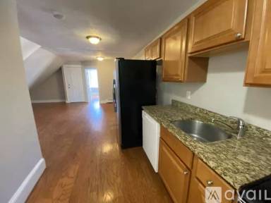 Main picture of 44 Floyd St