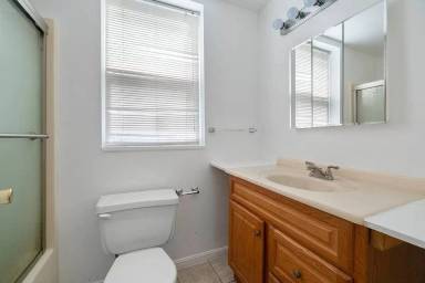 Main picture of 22 W 25th St