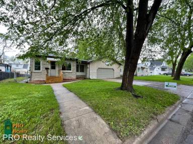Main picture of 2401 14th Ave E