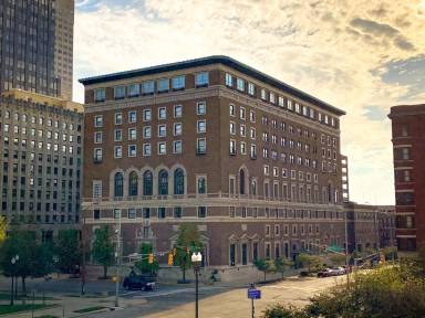 Main picture of 350 N Meridian St