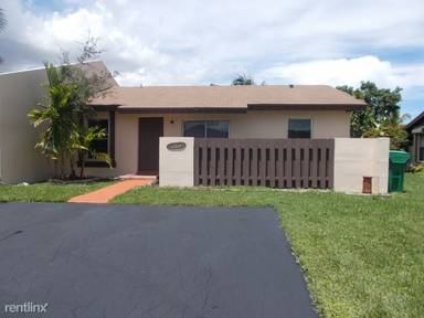 Main picture of 12011 SW 110th Street Cir N