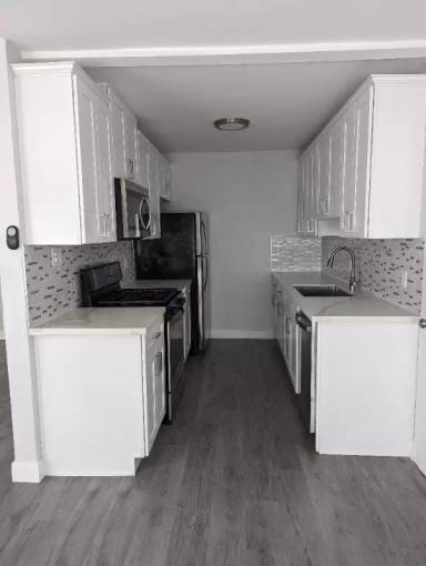 Main picture of 5311 Hermitage Ave
