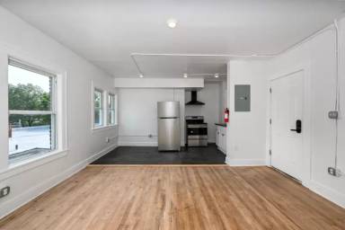 Main picture of 1384 W 83rd St