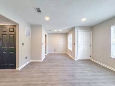 Main picture of 319 Dixie Dr