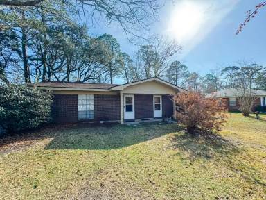 Main picture of 211 Eastland Blvd